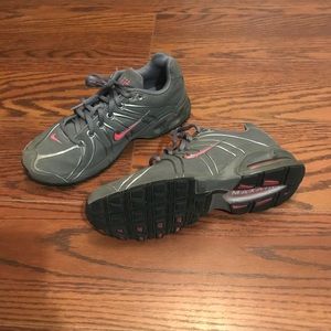 Barely worn Nike max air shoes